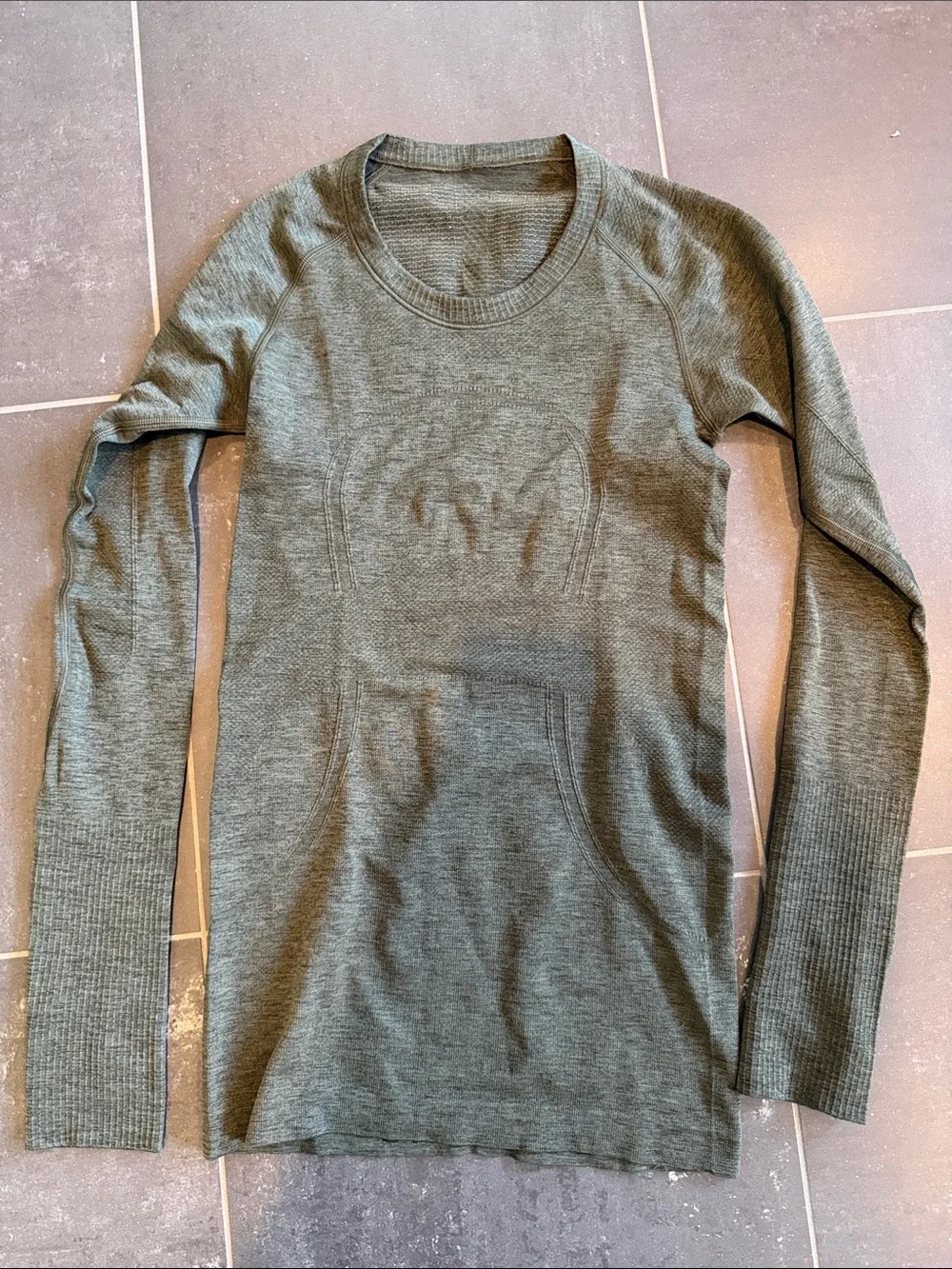 Lululemon Olive Green Swiftly Tech Long-Sleeve Shirt 2.0 *Waist Length size 4